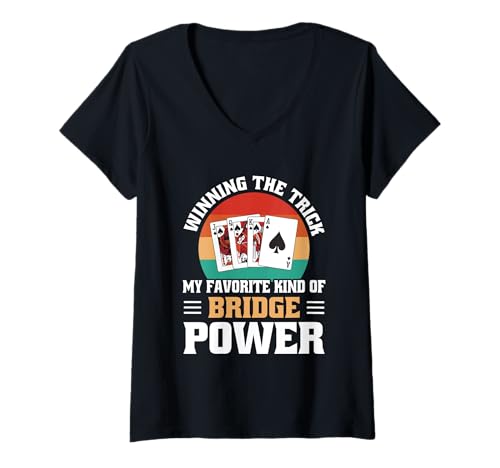 Damen Retro Bridge Power Spielkarten Kartenspiele Spieleabend T-Shirt mit V-Ausschnitt Damen Retro Bridge Power Spielkarten Kartenspiele Spieleabend T-Shirt mit V-Ausschnitt von Wining The Trick My Favorite Kind Of Bridge Power