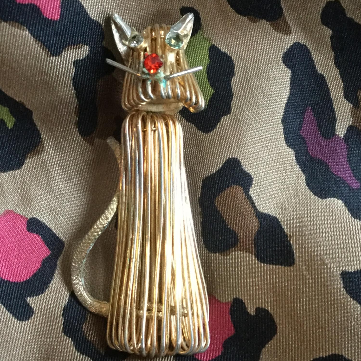 Vintage Gold-Toned Draht Kitty Katze Brosche Mit Strass Vintage Gold-Toned Draht Kitty Katze Brosche Mit Strass von WinkiesTreasures