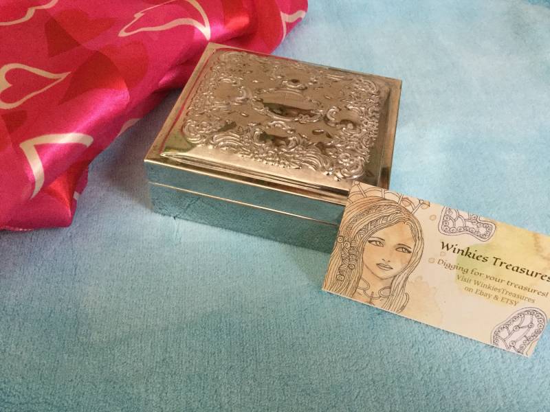 Vintage Towle Silber-Plated Verziert Schmuck-Box Vintage Towle Silber-Plated Verziert Schmuck-Box von WinkiesTreasures