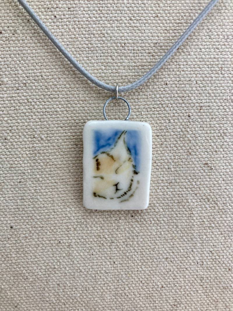 Personalisierte Katzen Halskette Individueller Handbemalter Porzellan Anhänger von WinkingCatClay