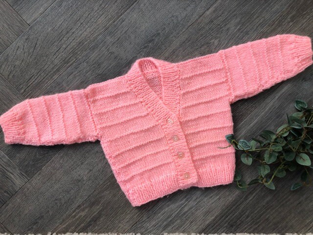 3-6 Monate Personalisierte Handgestrickte Strickjacke von WinniesWooliesShop