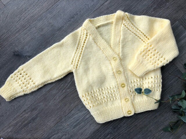 6-12 Monate Personalisierte Hand Gestrickte Strickjacke von WinniesWooliesShop