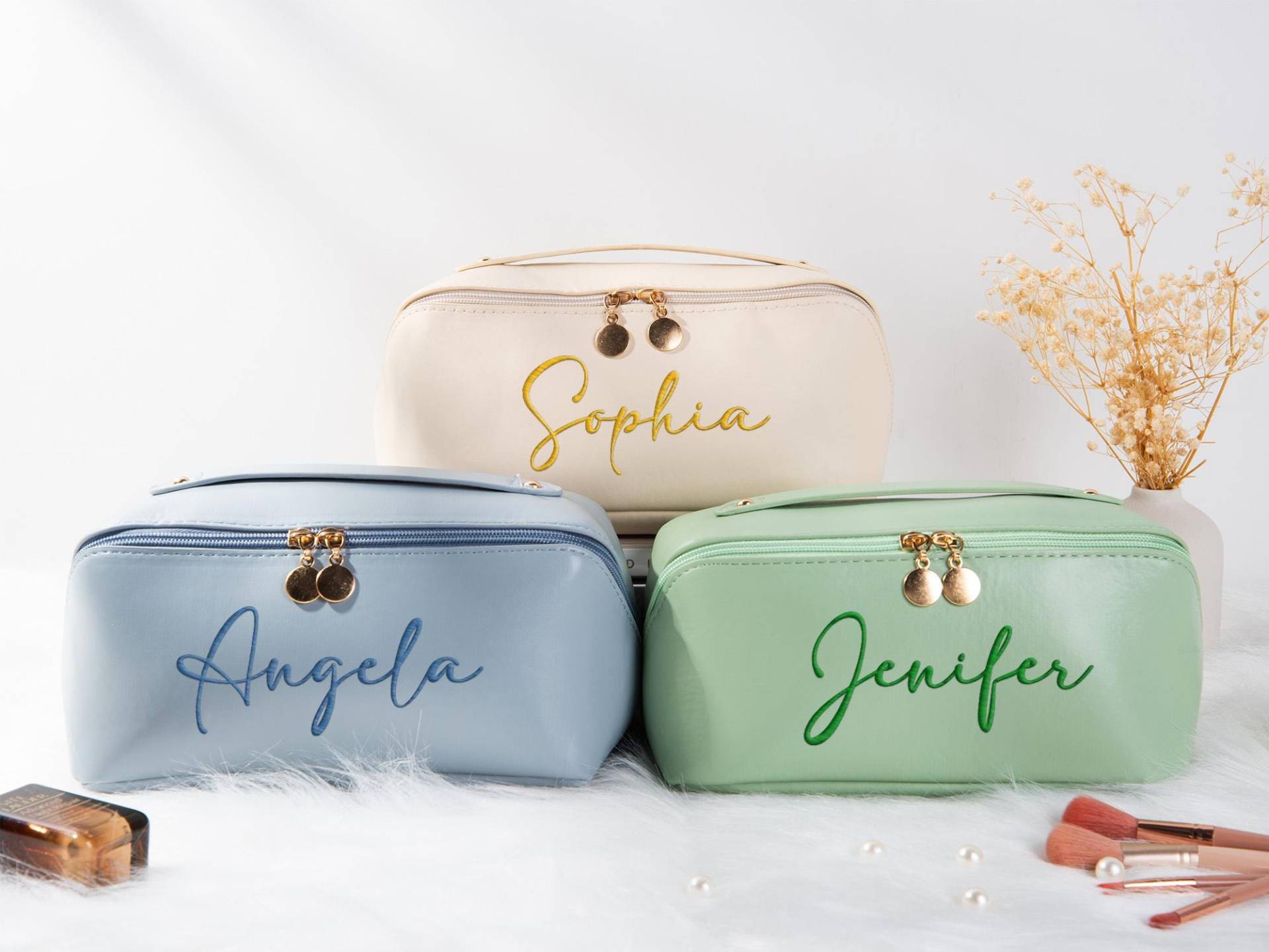 Personalized Leather Embroidered Cosmetic Bag, Bridesmaid Gifts, Makeup Bag, Gift For Women, Wedding Gifts, Bridal Shower von WinterTeamPink