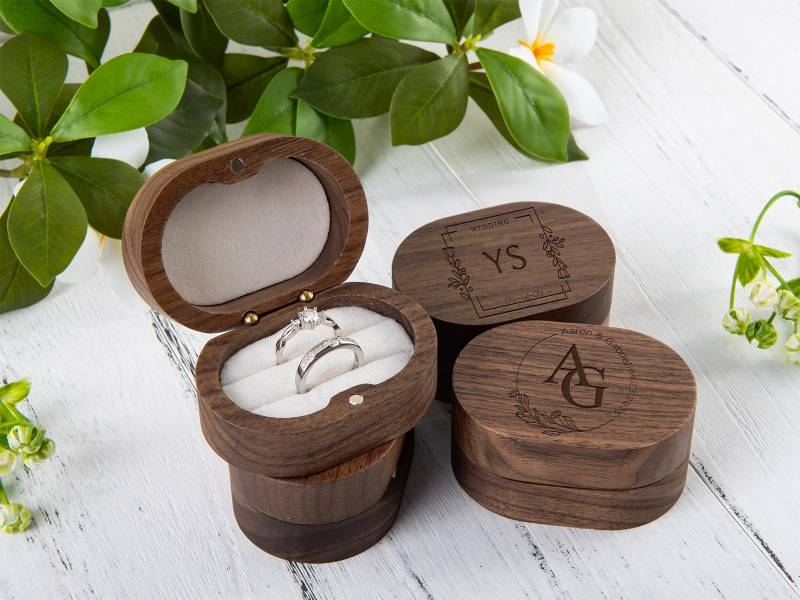 Ustom Wooden Wedding Ceremony Ring Box, Personalized Engraved Engagement Oval Bearer, Anniversary, Proposal Box Holder von WinterTeamPink