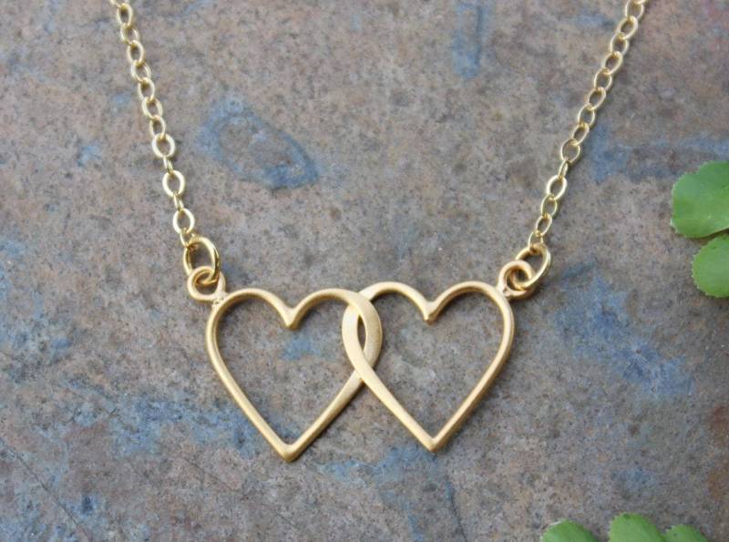 2 Herzen Verflochten Halskette - 24K Vergoldete An 14K Vergoldeter Zarter Kette Jubiläum, Zwei Verschlungene Liebe, Freundschaft 2 Herzen Verflochten Halskette - 24K Vergoldete An 14K Vergoldeter Zarter Kette Jubiläum, Zwei Verschlungene Liebe, Freundschaft von WinterberryJewelry