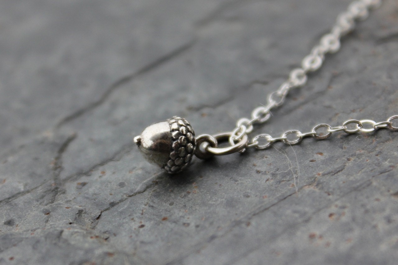 Achievement Halskette - Kleiner Eichel Anhänger Massiv Sterling Silber Wachstum, Erfolg, Potenzial von WinterberryJewelry