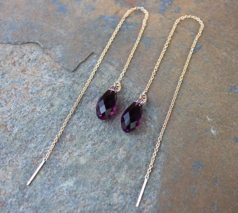 Amethyst Lila Tropfen Ohrringe - Swarovski Kristall Brioletten, 14K Gold Filled Ohreinfädler Thread von WinterberryJewelry