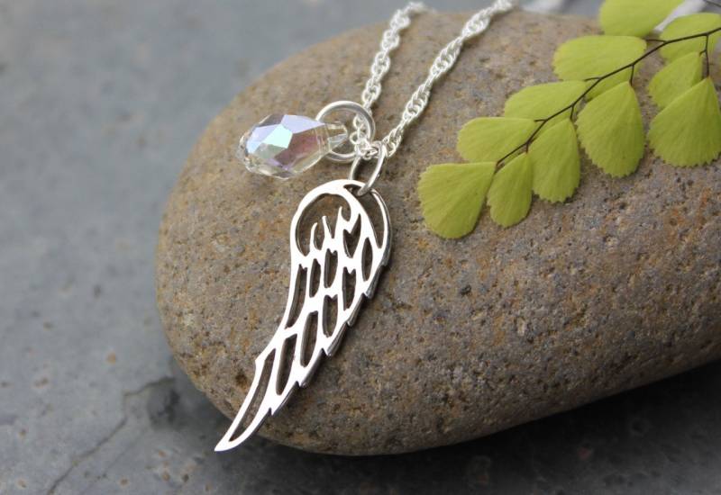 Angel Flügel Halskette - Sterling Silber Charme, Geburtsstein Kristall Träne, Ausgefallener Seil Kette-Memory Charm Angel Flügel Halskette - Sterling Silber Charme, Geburtsstein Kristall Träne, Ausgefallener Seil Kette-Memory Charm von WinterberryJewelry