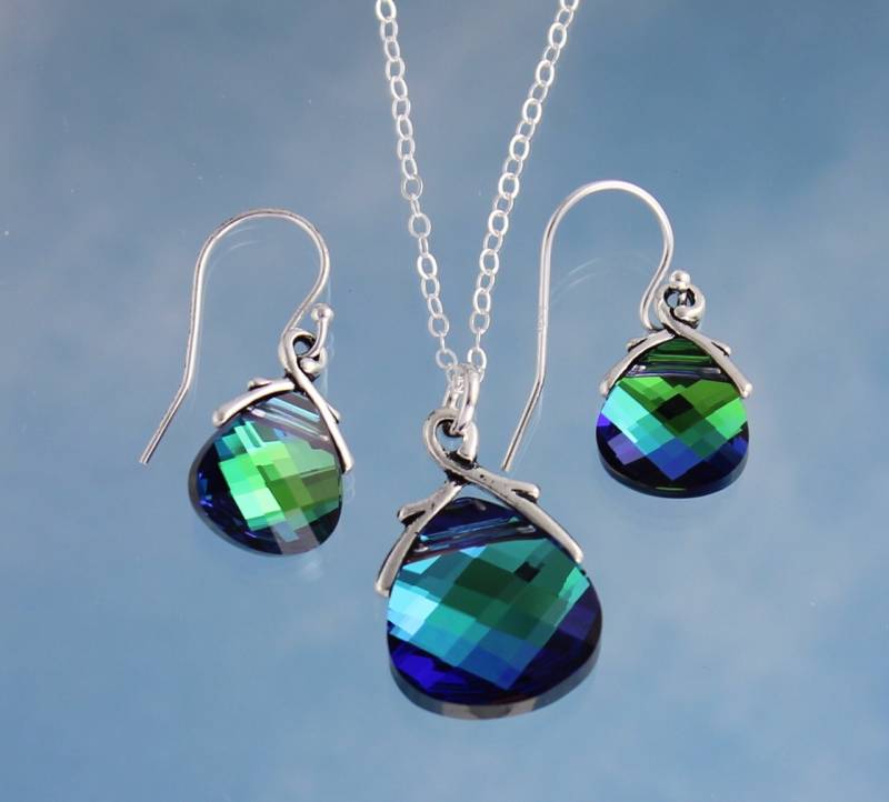 Aqua Sphinx Briolette Sterling Silber Halskette Und Ohrring Set, Blaue Farngrüne Swarovski Kristalle Aqua Sphinx Briolette Sterling Silber Halskette Und Ohrring Set, Blaue Farngrüne Swarovski Kristalle von WinterberryJewelry