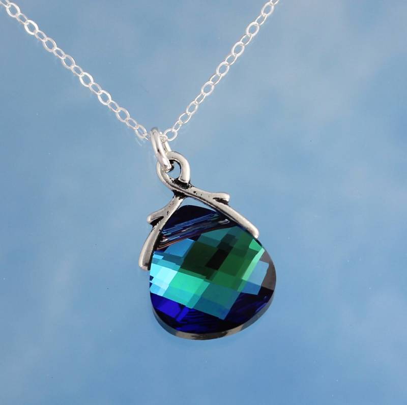 Aqua Sphinx Kristall Briolette , Sterling Silber Kette - Blau & Farngrün Swarovski Funkelt Wunderschön Aqua Sphinx Kristall Briolette , Sterling Silber Kette - Blau & Farngrün Swarovski Funkelt Wunderschön von WinterberryJewelry