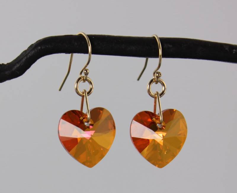Astral Pink Crystal Heart Ohrringe - Feurige Orange Pinke Swarovski Kristallherzanhänger An 14K Gold Filled Haken- Free Shipping Canada Astral Pink Crystal Heart Ohrringe - Feurige Orange Pinke Swarovski Kristallherzanhänger An 14K Gold Filled Haken- Free Shipping Canada von WinterberryJewelry