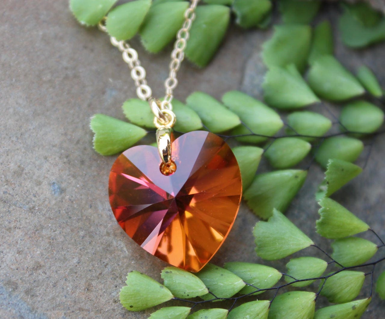 Astral Pink Herz Gold Halskette - Feuriger Orange Rosa Swarovski Kristall Herzanhänger, 14K Gold Gefüllte Kette Farbwechsel von WinterberryJewelry