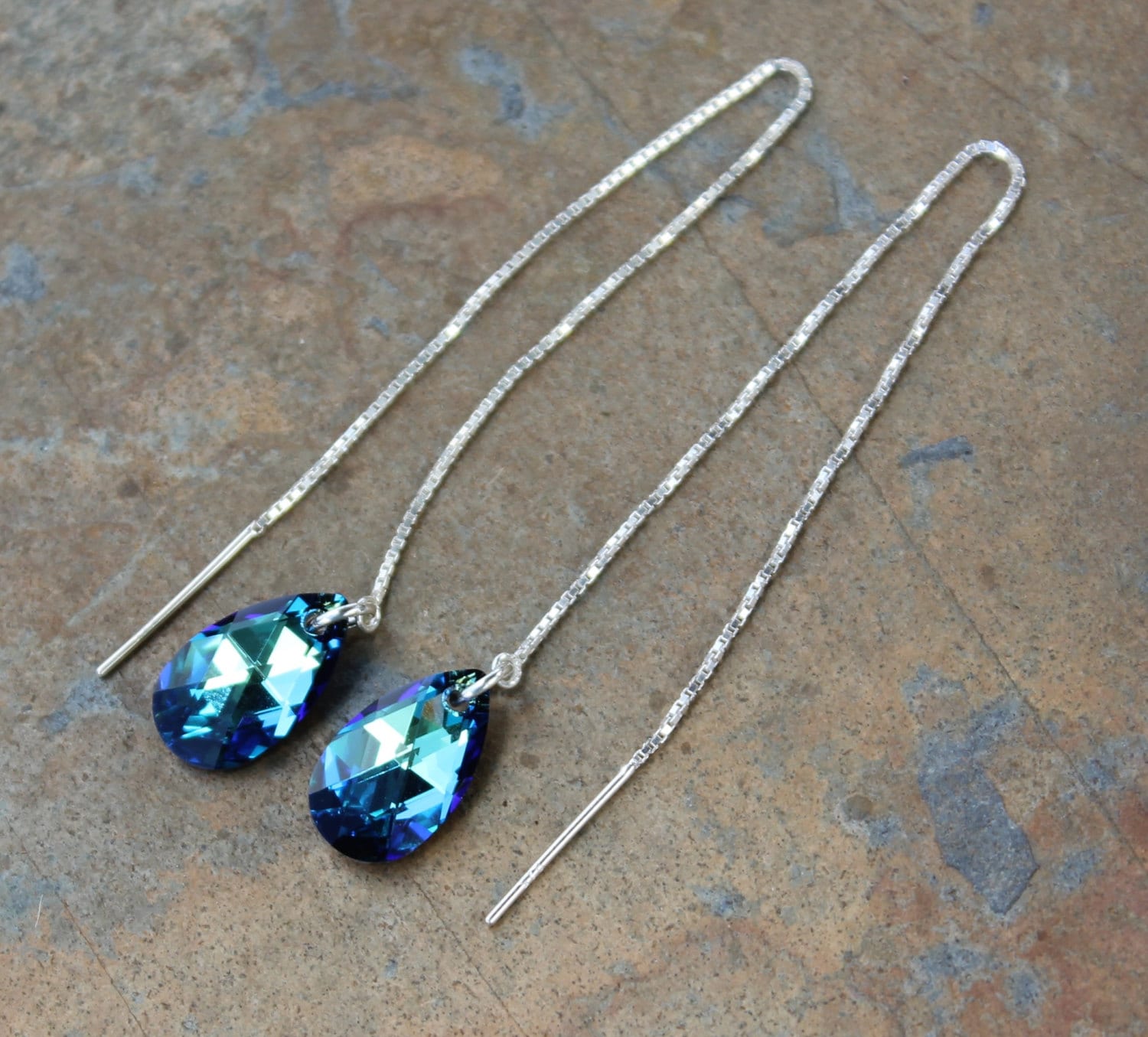 Bermuda Blue Pear Briolette Threader Ohrringe - Dunkel Aqua Swarovski Kristall Tropfen Auf Sterling Silber Ohrgewinde von WinterberryJewelry