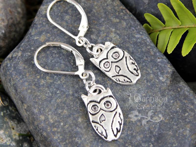Bezaubernde Eulen Ohrhänger - Feinsilberne Handgestempelte An Sterling Silber Ohrhaken Handgemacht Bezaubernde Eulen Ohrhänger - Feinsilberne Handgestempelte An Sterling Silber Ohrhaken Handgemacht von WinterberryJewelry