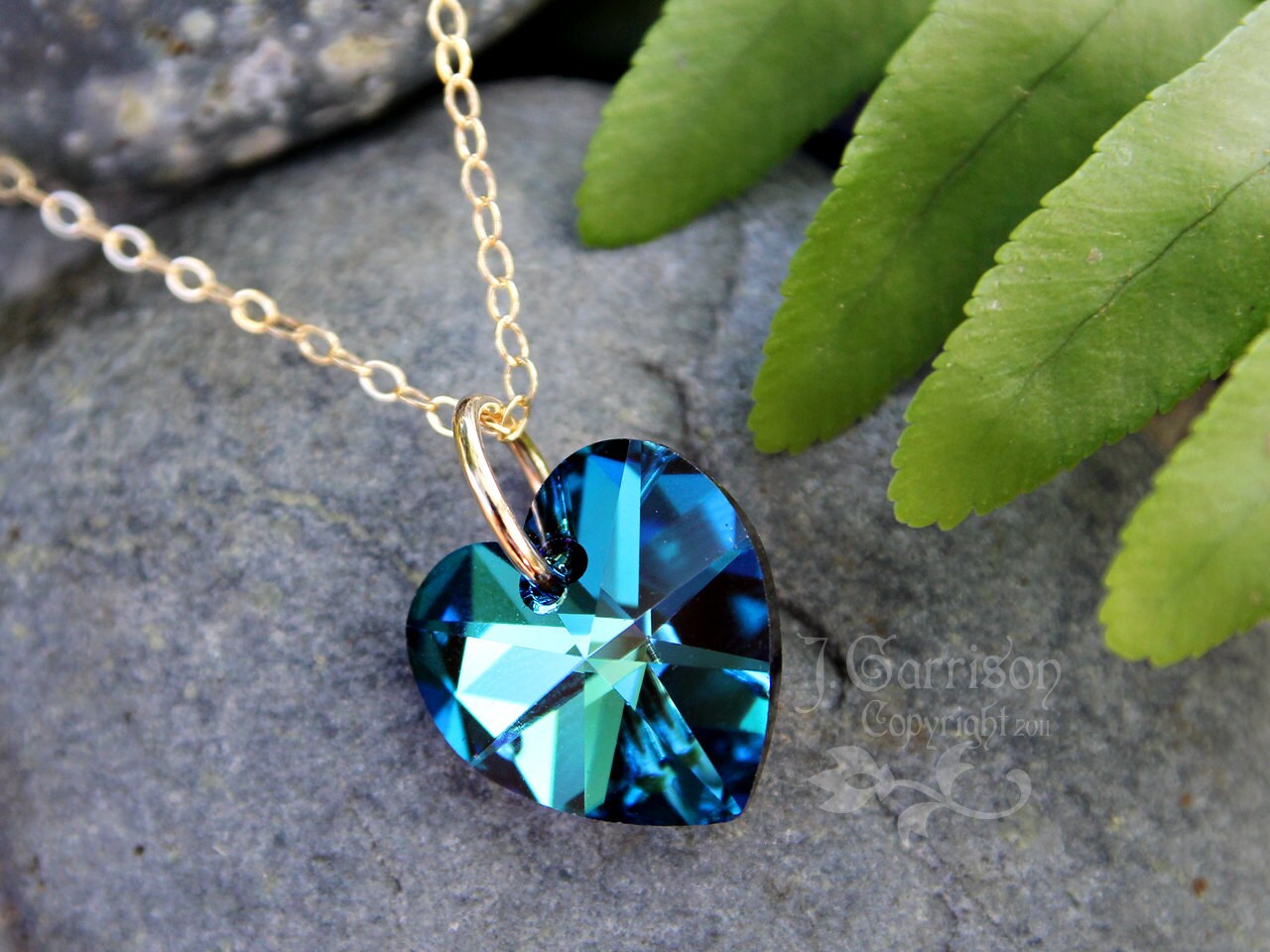 Blaues Herz Goldkette - Feuriger Swarovski Herzanhänger An 14K Gold Filled Kette Auch in Silber Erhältlich von WinterberryJewelry