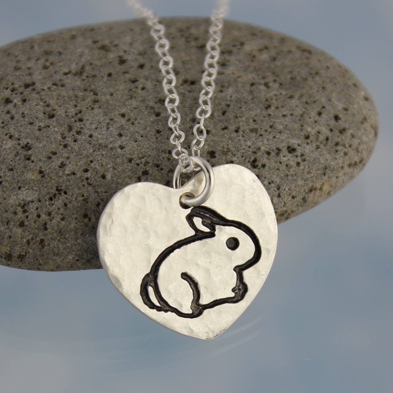 Bunny Love Halskette - Handgemachter Feinsilber Hase Anhänger An Sterling Kette Tierliebe von WinterberryJewelry