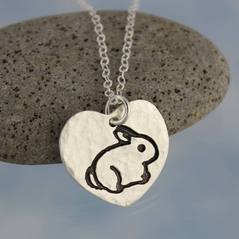 Bunny Love Halskette - Handgemachter Feinsilber Hase Anhänger An Sterling Kette Tierliebe Bunny Love Halskette - Handgemachter Feinsilber Hase Anhänger An Sterling Kette Tierliebe von WinterberryJewelry