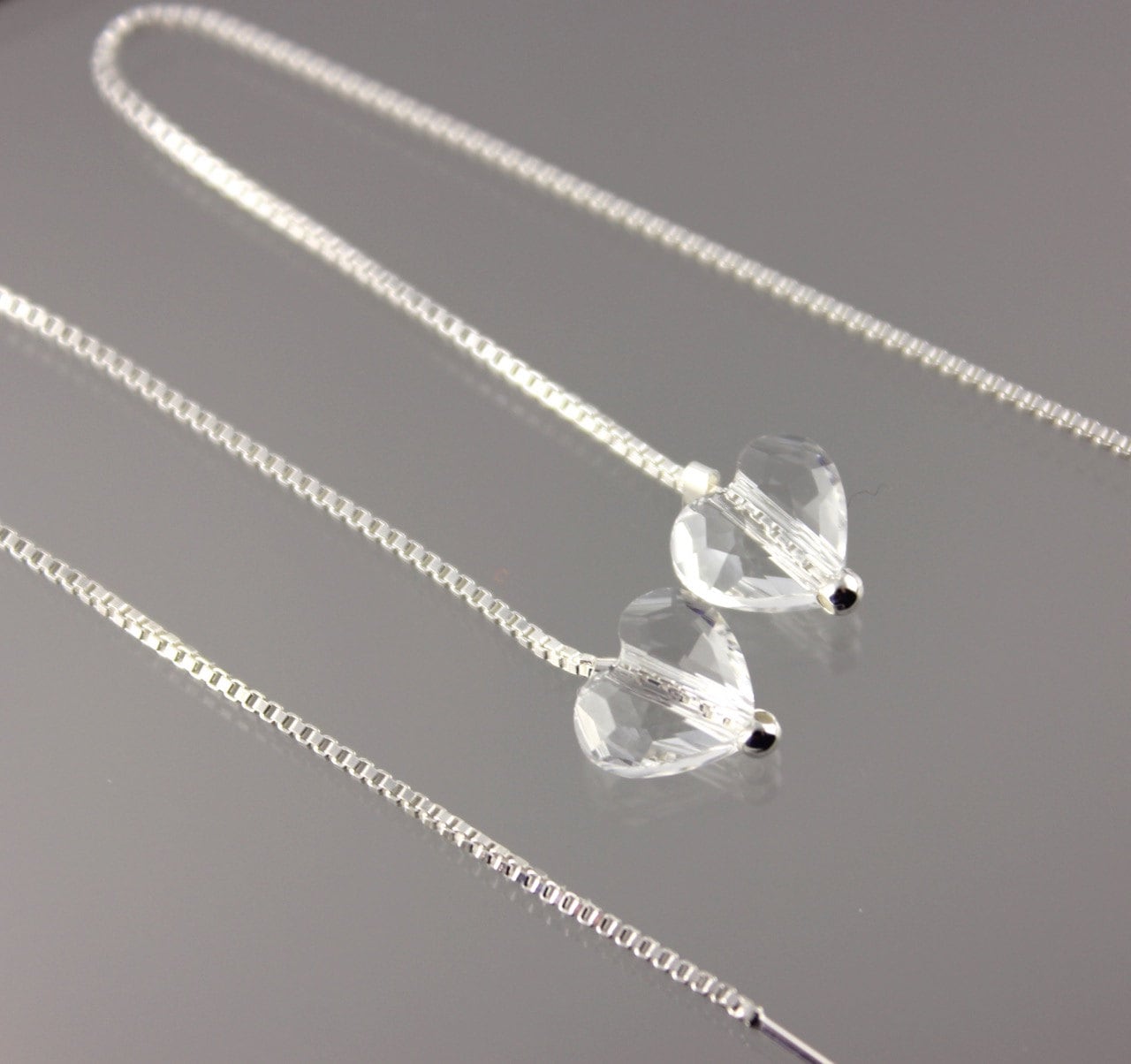 Clear Crystal Heart Threader Ohrringe - Funkelnde, Klare Swarovski Kristalle An Glatten Sterling Silber Ohrfäden von WinterberryJewelry