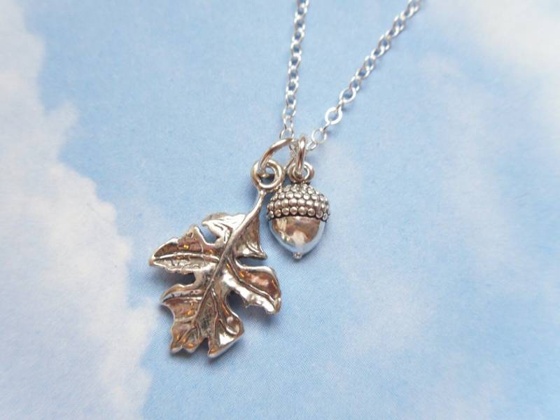 Eichel & Eichenblatt Halskette - Sterling Silber Charms An Zarter Kette Für Wachstum Und Leistung, Abschlussfeier Oder Naturliebhaber von WinterberryJewelry