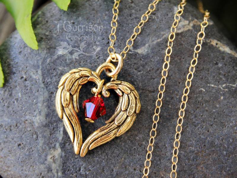 Engelsflügel Herz & Geburtsstein Kristall-Goldkette - 22K Vergoldeter Engelsflügel-Charme Mit Swarovski-Kristallanhänger, 14K Gold Gefüllte Kette Engelsflügel Herz & Geburtsstein Kristall-Goldkette - 22K Vergoldeter Engelsflügel-Charme Mit Swarovski-Kristallanhänger, 14K Gold Gefüllte Kette von WinterberryJewelry