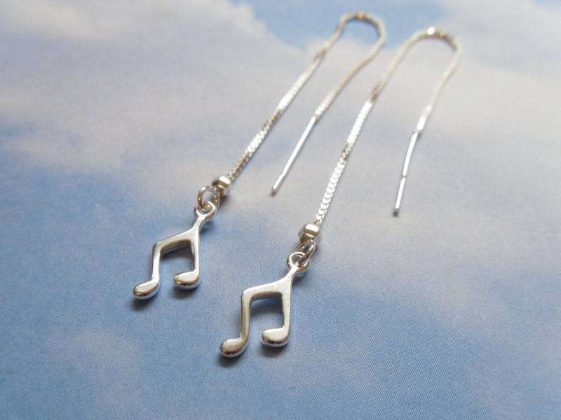 Feine Sterling Silber Ohrhänger Mit Langen, Zarten Ohrhängern, Zu Einem Filigranen Schmuckstück Aus 925Er Feine Sterling Silber Ohrhänger Mit Langen, Zarten Ohrhängern, Zu Einem Filigranen Schmuckstück Aus 925Er von WinterberryJewelry