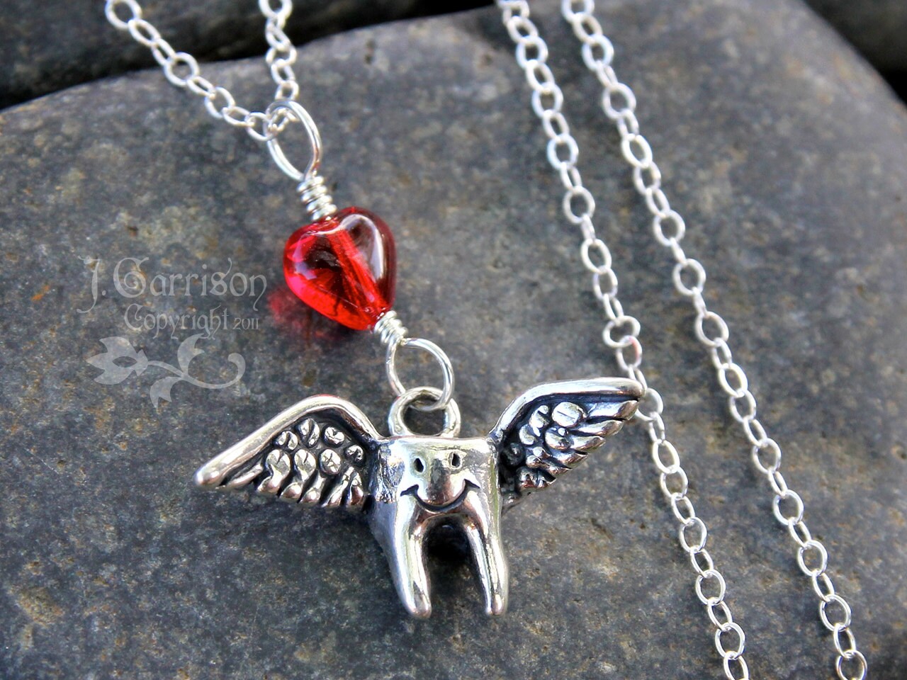 Fliegende Zahn Zahnhalskette - Süßer Sterling Silber Mit Flügel & Rotem Herz An Einer Kette Für Zahnarzt, Mundhygienikerin von WinterberryJewelry