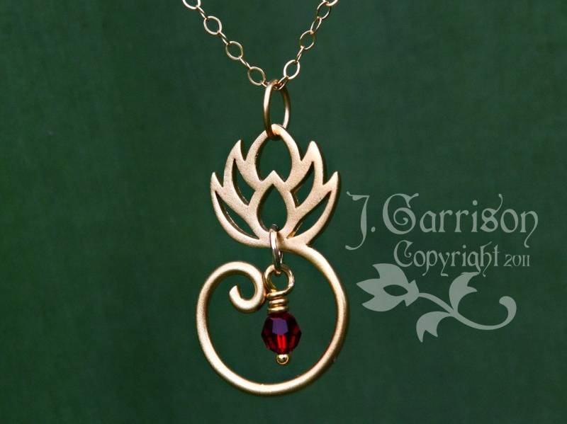 Gold Lotus Halskette - 22K Vergoldete Sterling Silber Blumencharme & Swarovski Kristall Geburtssteinfarben Gold Lotus Halskette - 22K Vergoldete Sterling Silber Blumencharme & Swarovski Kristall Geburtssteinfarben von WinterberryJewelry