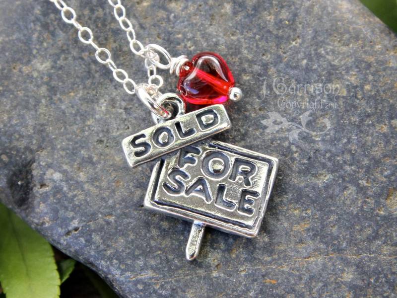 Grundbesitz Zum Verkauf Sterling Silber Halskette - Verkauft Hauszeichen Charme & Optional Rotes Herz Oder Geburtsstein Kristall Qualität Makler Grundbesitz Zum Verkauf Sterling Silber Halskette - Verkauft Hauszeichen Charme & Optional Rotes Herz Oder Geburtsstein Kristall Qualität Makler von WinterberryJewelry