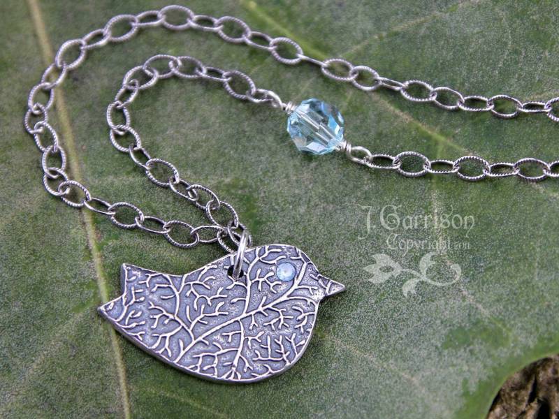 Handgefertigte Feinsilber Vogel-Anhänger Mit Hellblauen Topas-Auge - 925 Silberkette Handgefertigte Feinsilber Vogel-Anhänger Mit Hellblauen Topas-Auge - 925 Silberkette von WinterberryJewelry