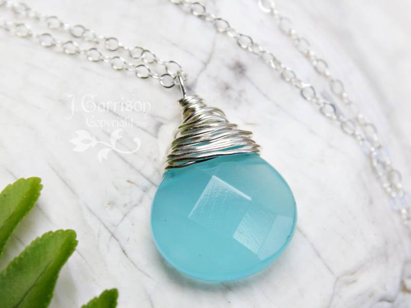 Handgewickelte Hell Türkis Blaue Facettierte Quarz Briolette Halskette - Flacher Tropfen Hand Gewickelt in Sterling Silber Karibik Handgewickelte Hell Türkis Blaue Facettierte Quarz Briolette Halskette - Flacher Tropfen Hand Gewickelt in Sterling Silber Karibik von WinterberryJewelry