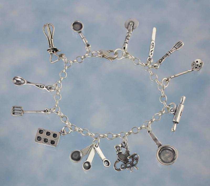 Happy Chef Sterling Silber Bettelarmband - Kochen Charms - Muffinform, Pfanne, Nudelholz, Messlöffel +Mehr Happy Chef Sterling Silber Bettelarmband - Kochen Charms - Muffinform, Pfanne, Nudelholz, Messlöffel +Mehr von WinterberryJewelry