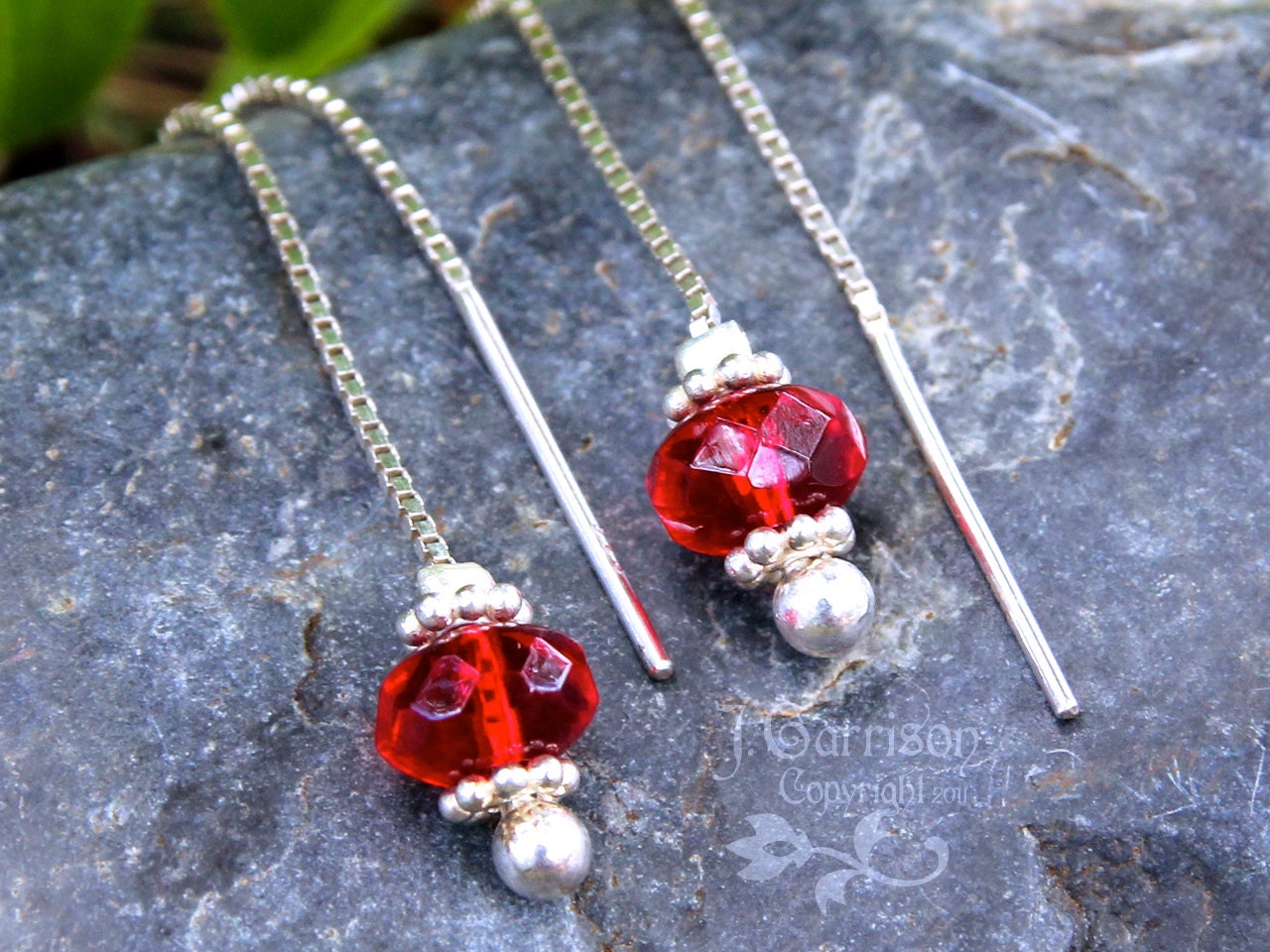 Hellrote Granat Glasohrringe - Schlichte, Moderne Lange Ohrhänger Aus Sterlingsilber Und Glas Kettenohrringe -Auch in Schwarzem Silber von WinterberryJewelry