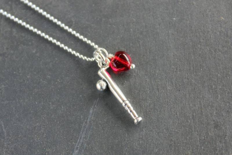 I Love Baseball Oder Softball Halskette - Fledermaus Und Ball Anhänger Aus Sterlingsilber & Rotes Herz An Einer Sterling Silber Kugelkette Für I Love Baseball Oder Softball Halskette - Fledermaus Und Ball Anhänger Aus Sterlingsilber & Rotes Herz An Einer Sterling Silber Kugelkette Für von WinterberryJewelry