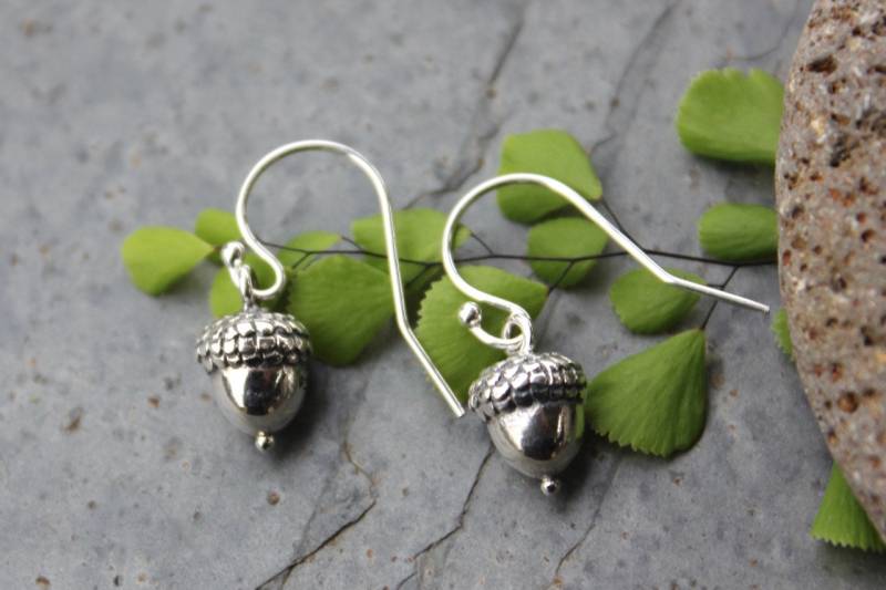 Kleine Eichel Ohrhänger Aus 925Er Silber - Graduation, Achievement & Success Eichel, Wald Kleine Eichel Ohrhänger Aus 925Er Silber - Graduation, Achievement & Success Eichel, Wald von WinterberryJewelry