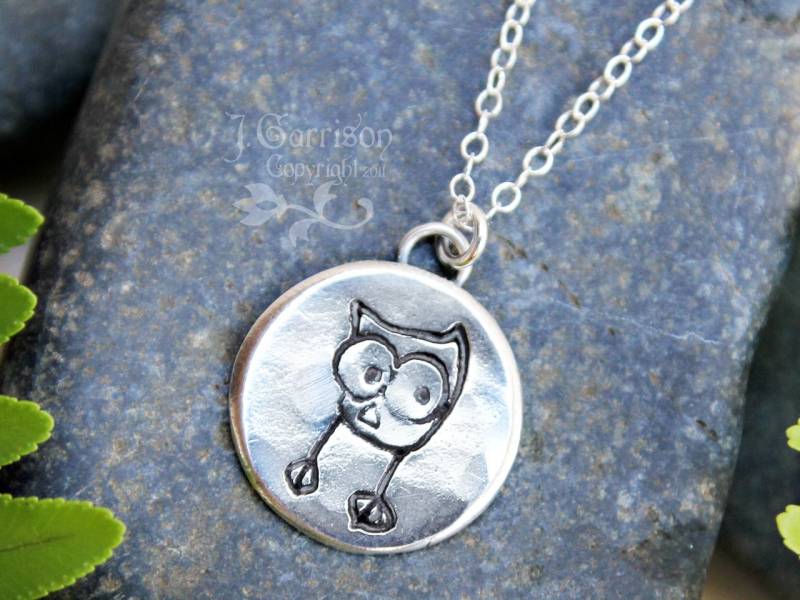 Kleine Eule Halskette - Handgemachte Feinsilber Wald Vogel Anhänger An Einer Sterling Silber Kette Rustikale Spaß Kleine Eule Halskette - Handgemachte Feinsilber Wald Vogel Anhänger An Einer Sterling Silber Kette Rustikale Spaß von WinterberryJewelry