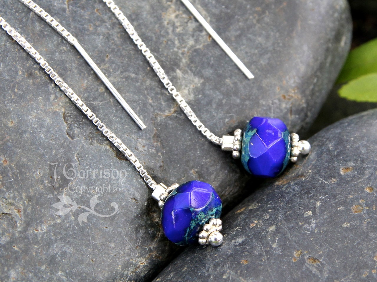 Kobaltblaue Einfädler Ohrringe - Königsblau Facettiertes Glas, Sterling Silber Akzente An Langen Ohrfäden von WinterberryJewelry