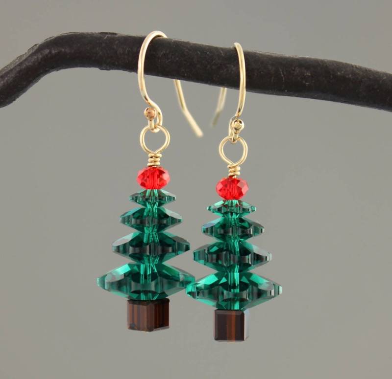 Kristall Weihnachtsbaum Gold Ohrringe - Smaragdgrün + Kirschroter Swarovski Kristall, 14K Gold Filled Ohrhaken Kristall Weihnachtsbaum Gold Ohrringe - Smaragdgrün + Kirschroter Swarovski Kristall, 14K Gold Filled Ohrhaken von WinterberryJewelry