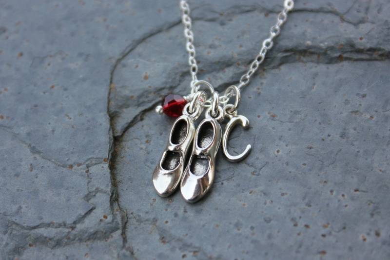 Liebe Zu Stepptanz-Monogramm-Halskette - Sterling Silber Tanzschuhe Charms, Geburtsstein Kristall Und Initiale Liebe Zu Stepptanz-Monogramm-Halskette - Sterling Silber Tanzschuhe Charms, Geburtsstein Kristall Und Initiale von WinterberryJewelry