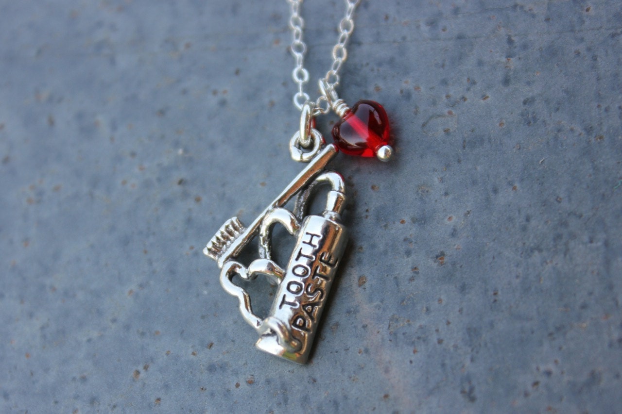 Love To Brush My Teeth Anhänger - Sterling Silber Zahnputz Zahnpasta & Rotes Glas Herz Für Zahnärzte, Kieferorthopäden, Zahntechniker von WinterberryJewelry