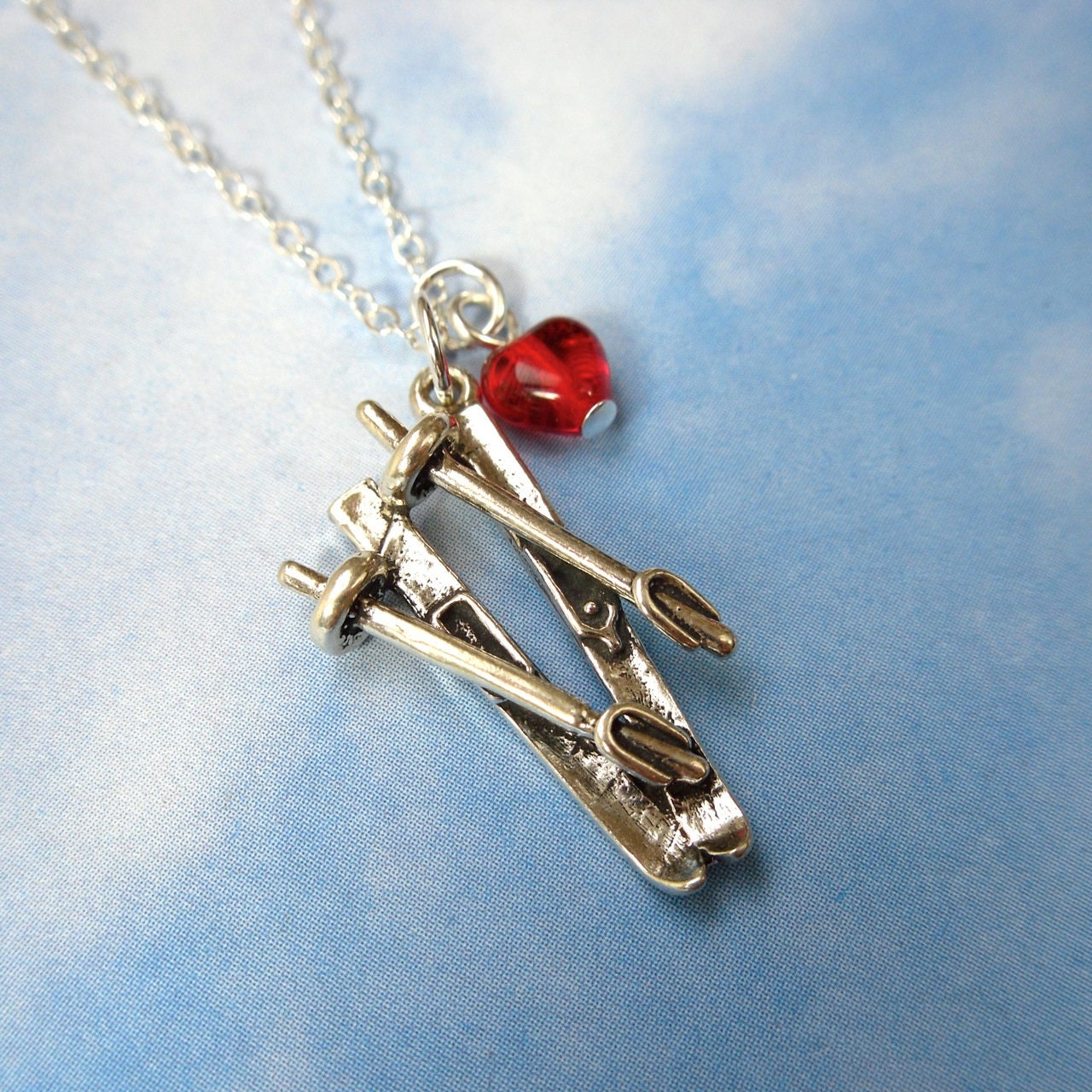 Love To Ski Sterling Silber Halskette - Und Stöcke Charme, Rotes Glas Herz Fahren Charme Wintersport von WinterberryJewelry