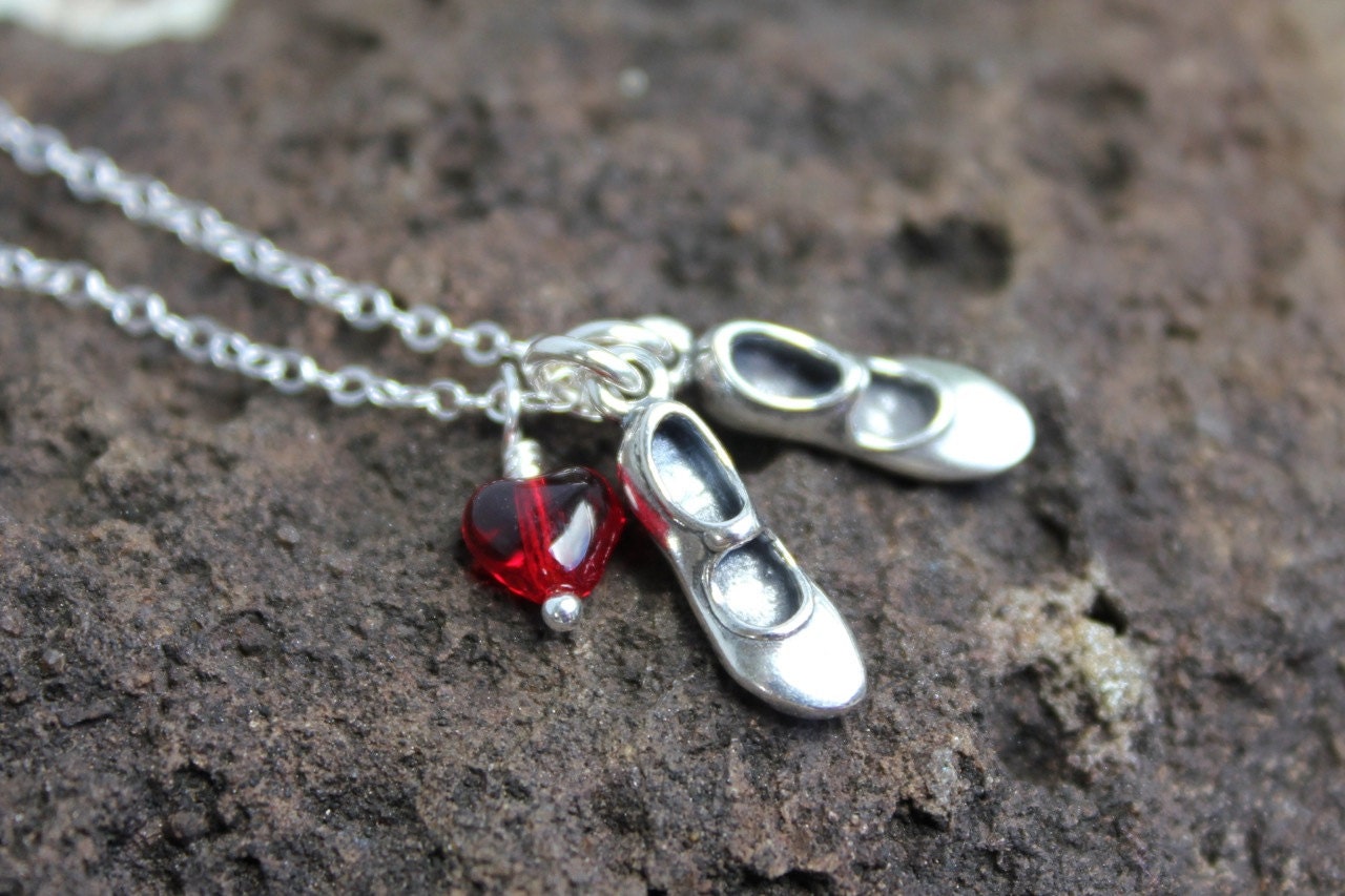 Love To Tap Dance Halskette - Sterling Silber Tanzschuhe Charms Und Rotes Glas Herz, Kette von WinterberryJewelry