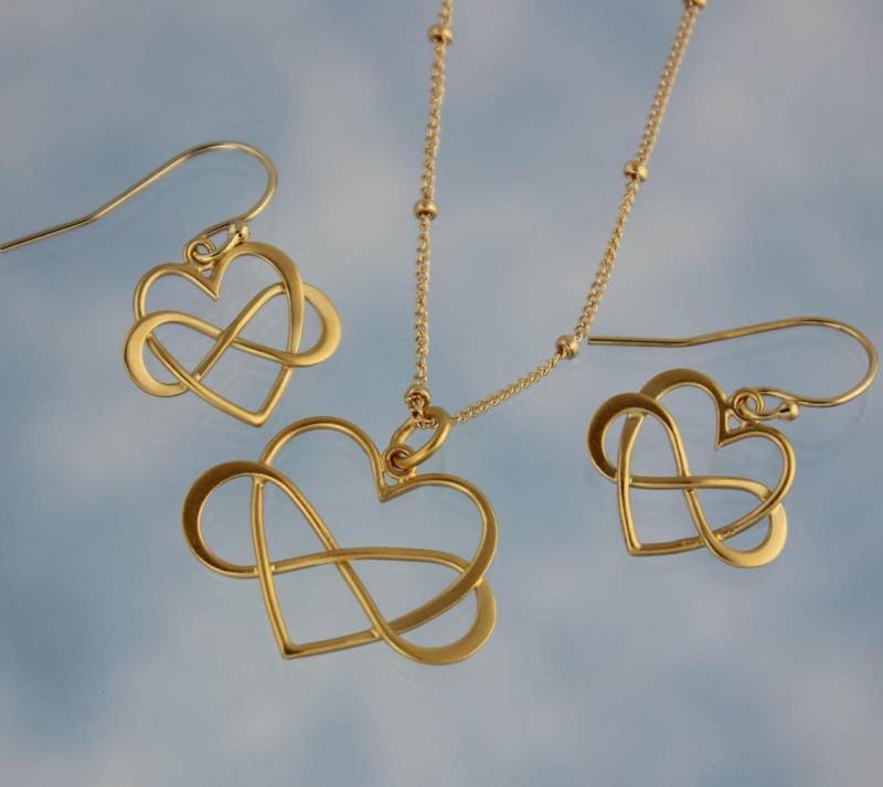 Love You Forever Halskette + Ohrring Set - 24K Vergoldetes Sterling Silber Unendlichkeitszeichen Herz An 14K Gold Gefüllte Satelliten Kette Und Haken Love You Forever Halskette + Ohrring Set - 24K Vergoldetes Sterling Silber Unendlichkeitszeichen Herz An 14K Gold Gefüllte Satelliten Kette Und Haken von WinterberryJewelry