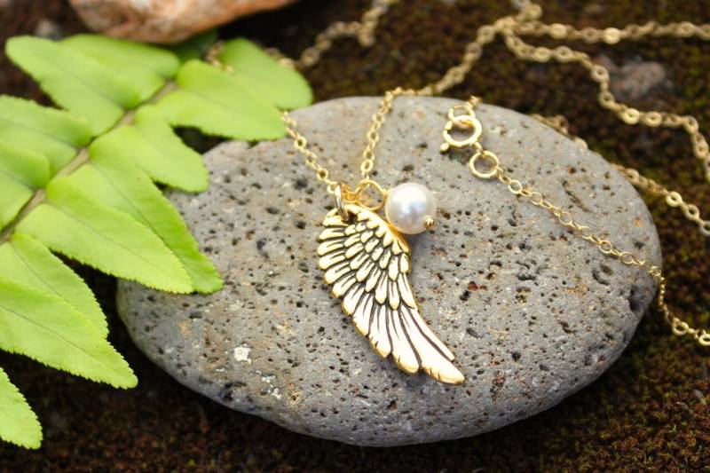 My Süßer Engel Halskette- Vergoldeter Engelsflügel + Perle An 14K Gold Filled Zarte Kette - Sie Wählen Geburtsstein Farbe My Süßer Engel Halskette- Vergoldeter Engelsflügel + Perle An 14K Gold Filled Zarte Kette - Sie Wählen Geburtsstein Farbe von WinterberryJewelry
