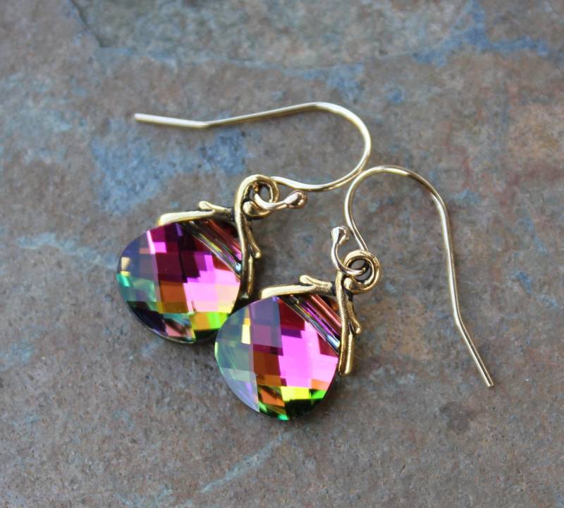 Nordlicht Kristall Gold Ohrringe - Funkelnde Rosa, Grün, Gold Farbwechsel Vitrail Medium Swarovski Biolettes Regenbogen Nordlicht Kristall Gold Ohrringe - Funkelnde Rosa, Grün, Gold Farbwechsel Vitrail Medium Swarovski Biolettes Regenbogen von WinterberryJewelry