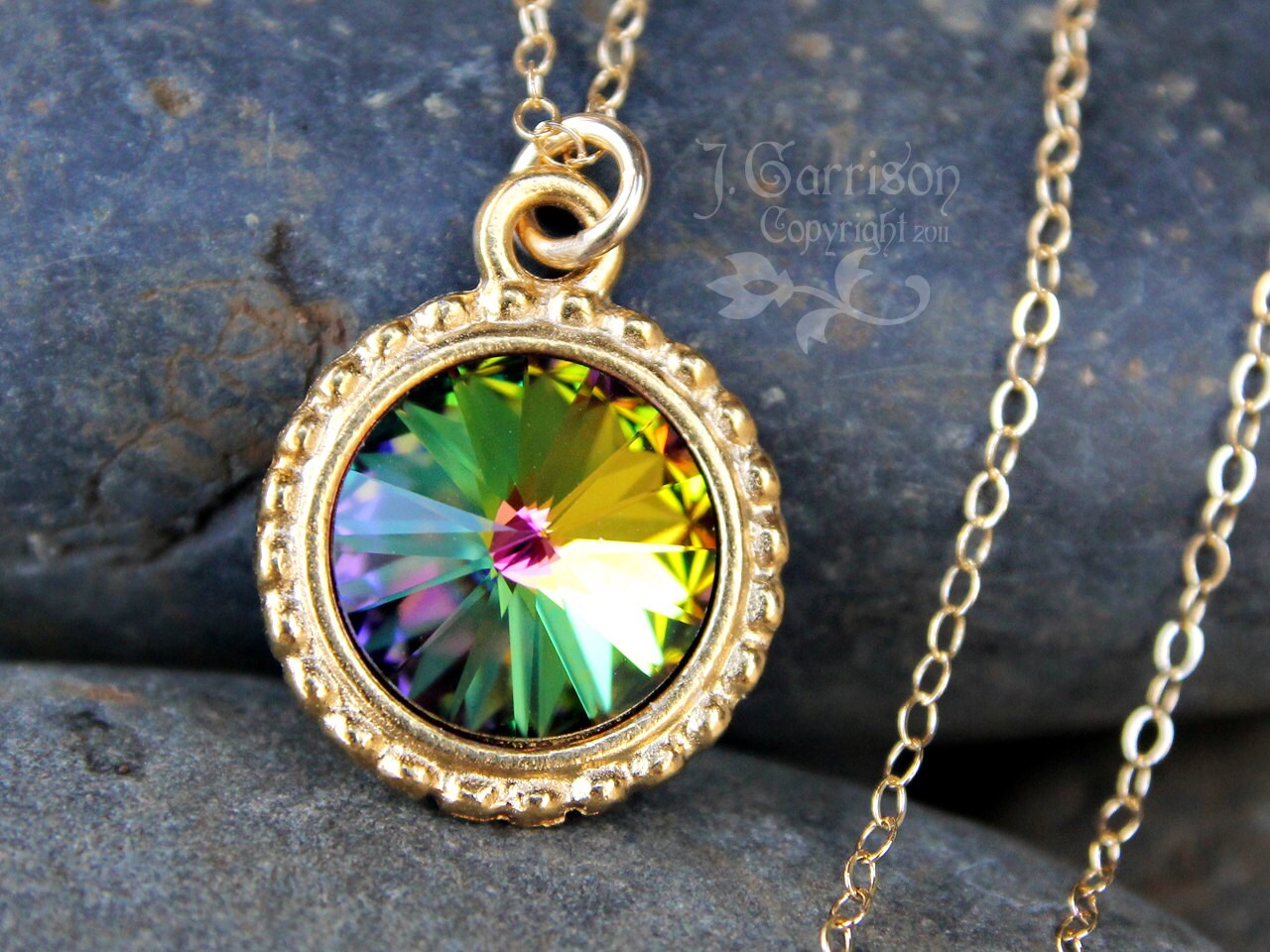 Nordlicht Kristall Rivoli & Gold Halskette - Regenbogen Farbwechsel Vitrail Medium Swarovski Kristalle, Zarte 14K Gold Filled Kette von WinterberryJewelry