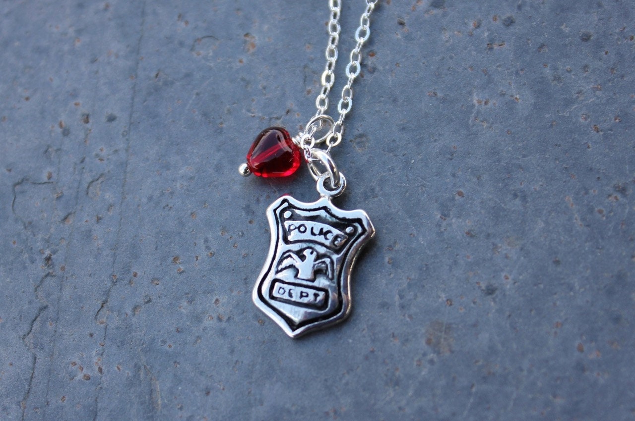 Polizei Liebe Halskette - Sterling Silber Abzeichen Charme & Rotes Glas Herz Auf Kette Geburtsstein Kristalle Auch Erhältlich von WinterberryJewelry