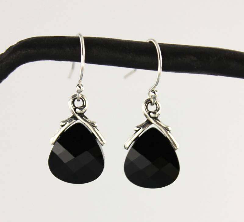 Rabenschwarze Kristall Brioletten Ohrringe - Haken Aus Sterling Silber, Schwarze Swarovski Rabenschwarze Kristall Brioletten Ohrringe - Haken Aus Sterling Silber, Schwarze Swarovski von WinterberryJewelry