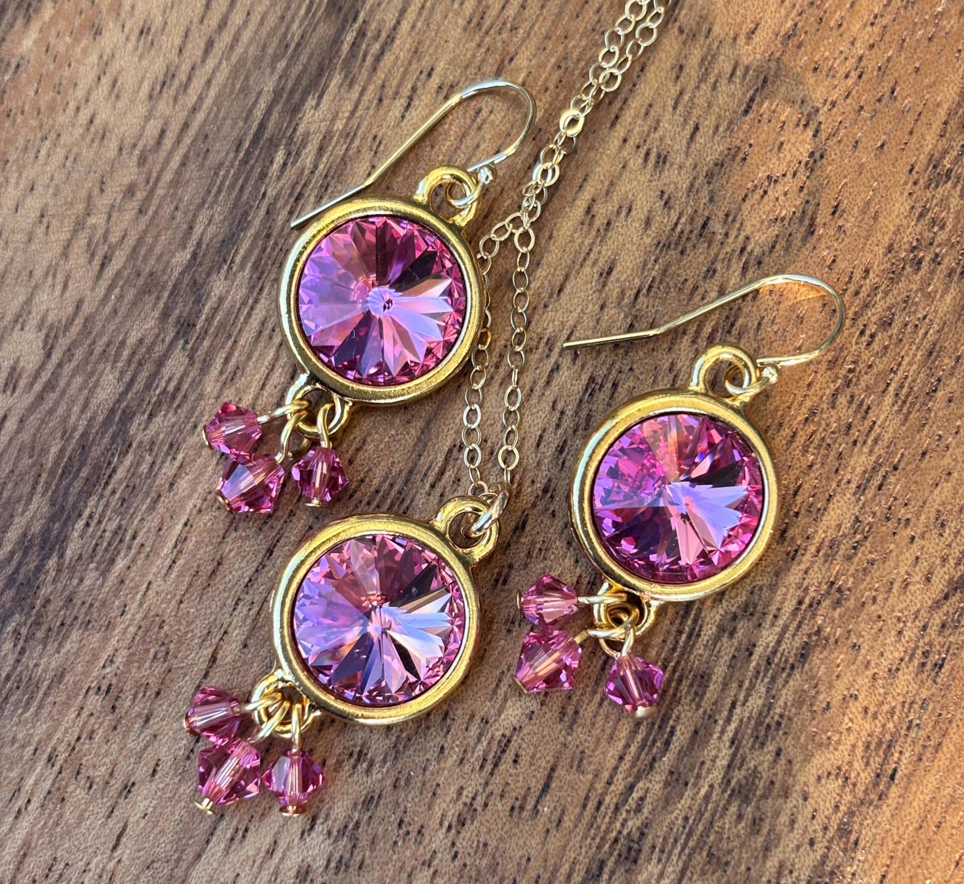 Rose Pink Swarovski Rivoli Crystal & Gold Halskette Und Ohrring Set - 14K Gold Filled Kette Haken Versandkostenfrei Nach Kanada von WinterberryJewelry