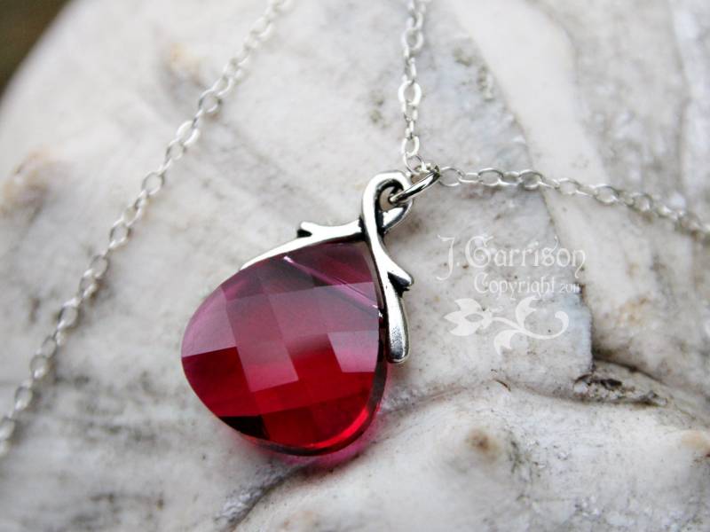 Rubin Swarovski Kristall Briolette Halskette, Sterling Silber Kette - Fuchsia Magenta Hot Pink von WinterberryJewelry