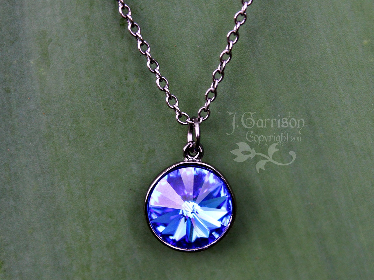 Sapphire Leuchtfeuer Halskette - Blaue Swarovski Kristall Rivoli Stein Auf Gunmetal Schwarze Kette Kind Bis Damen Plus Größen Sapphire Leuchtfeuer Halskette - Blaue Swarovski Kristall Rivoli Stein Auf Gunmetal Schwarze Kette Kind Bis Damen Plus Größen von WinterberryJewelry